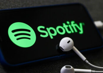 Roblox Stock Crashes 25% after Lackluster Earnings