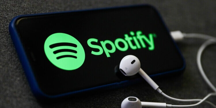 Roblox Stock Crashes 25% after Lackluster Earnings